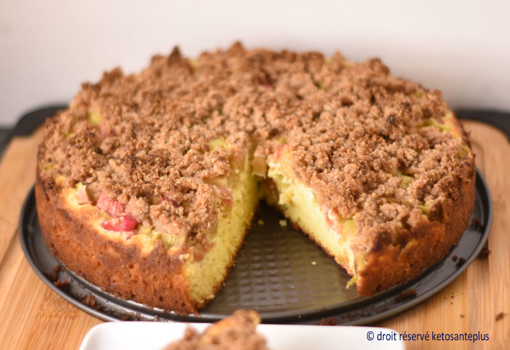 Gâteau streusel à la rhubarbe