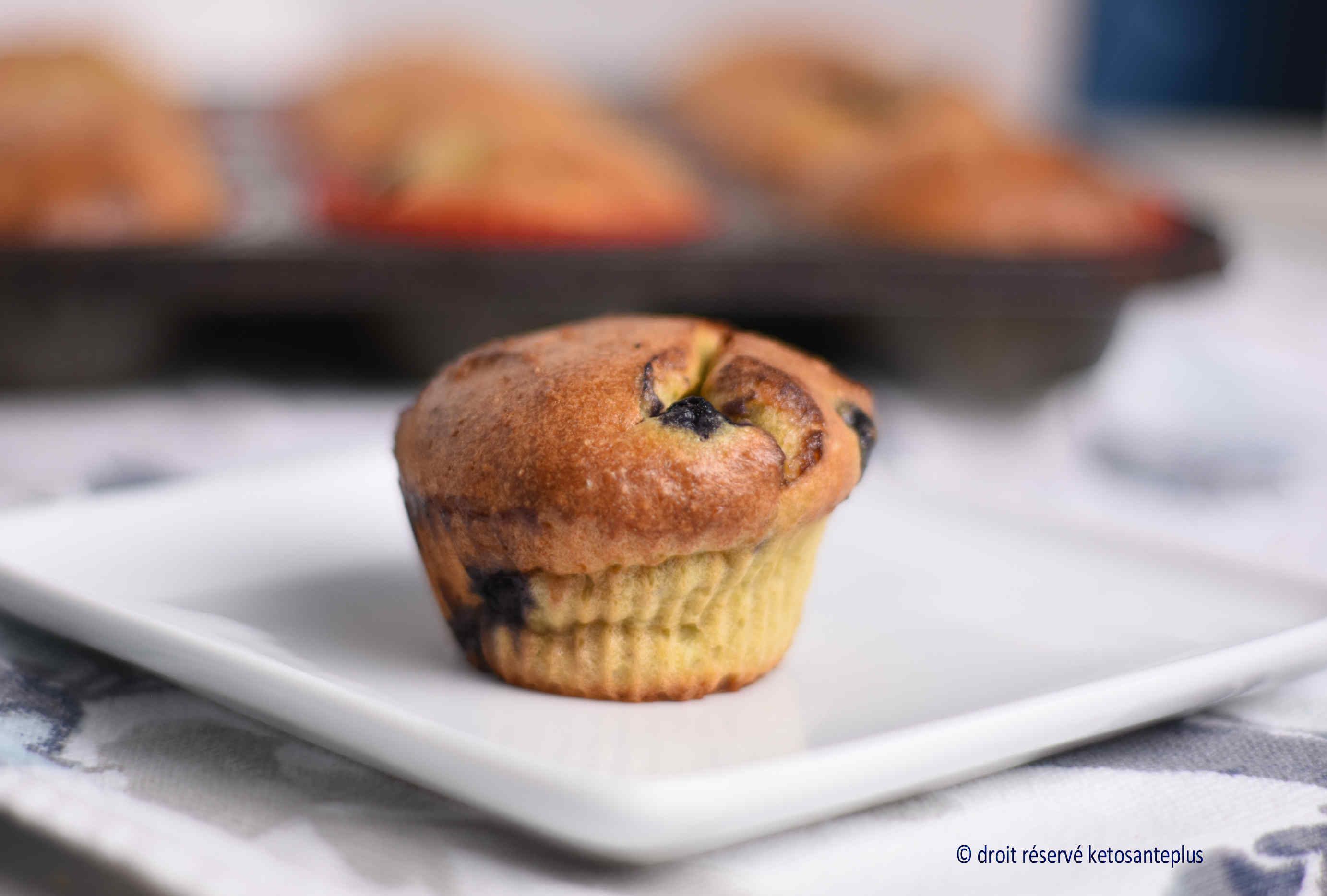 Muffins aux bleuets keto, cétogènes à la farine d'amande