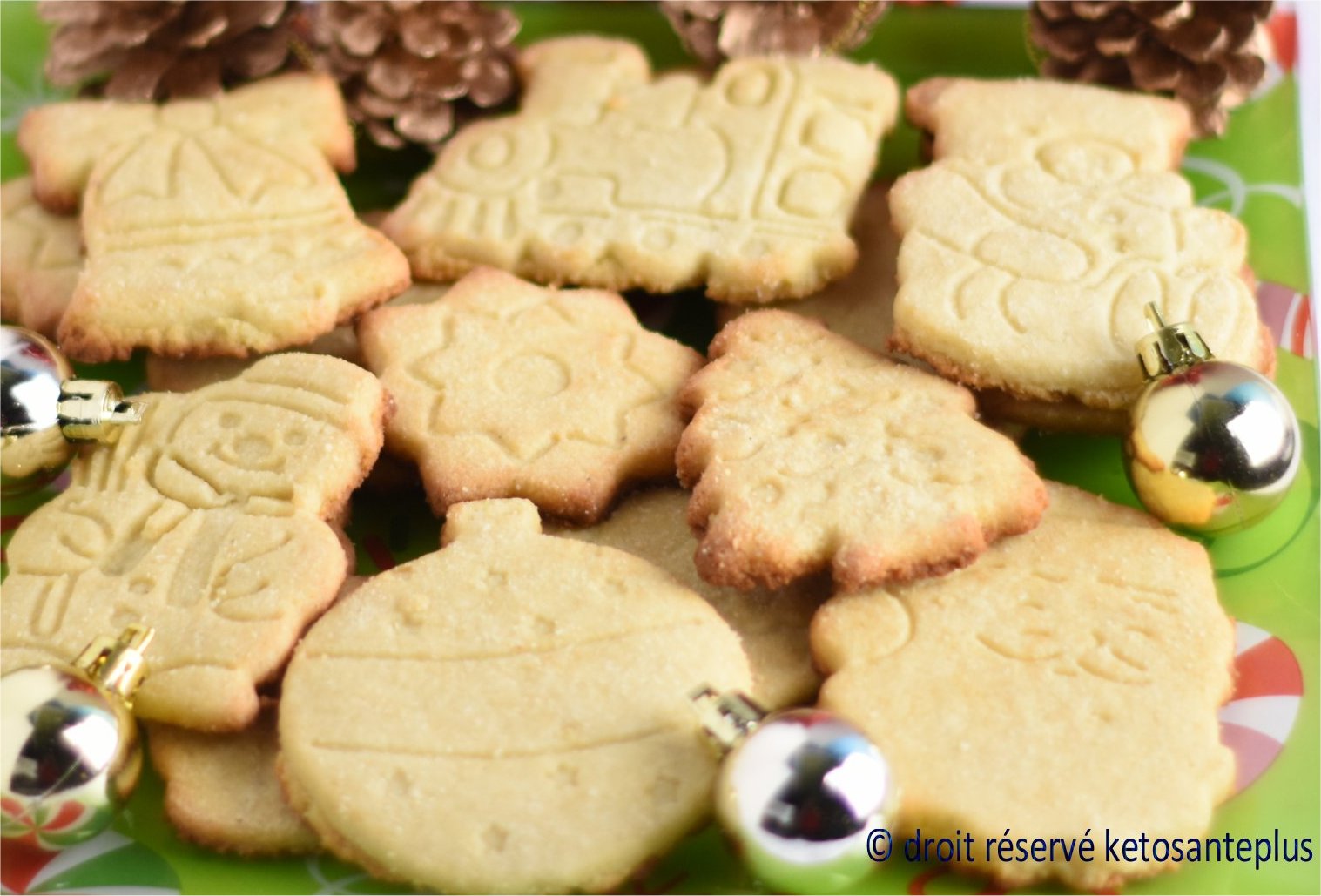 Biscuits à l'emporte-pièce de Noël