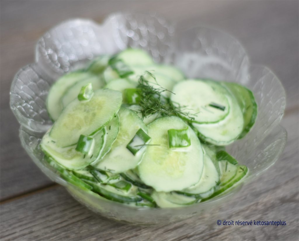 Salade de concombres crémeuse