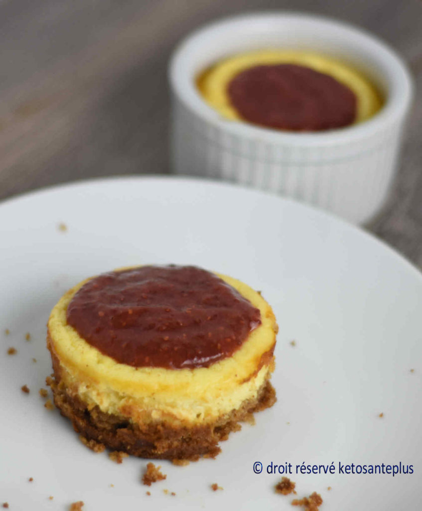 Gâteau au fromage dans une tasse