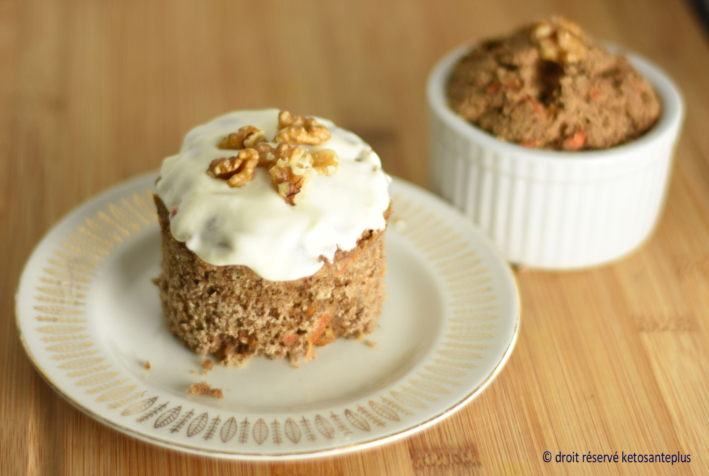 gâteau aux carottes keto dans une tasse
