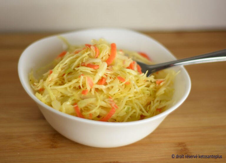 Salade de chou keto vinaigrée style St-Hubert