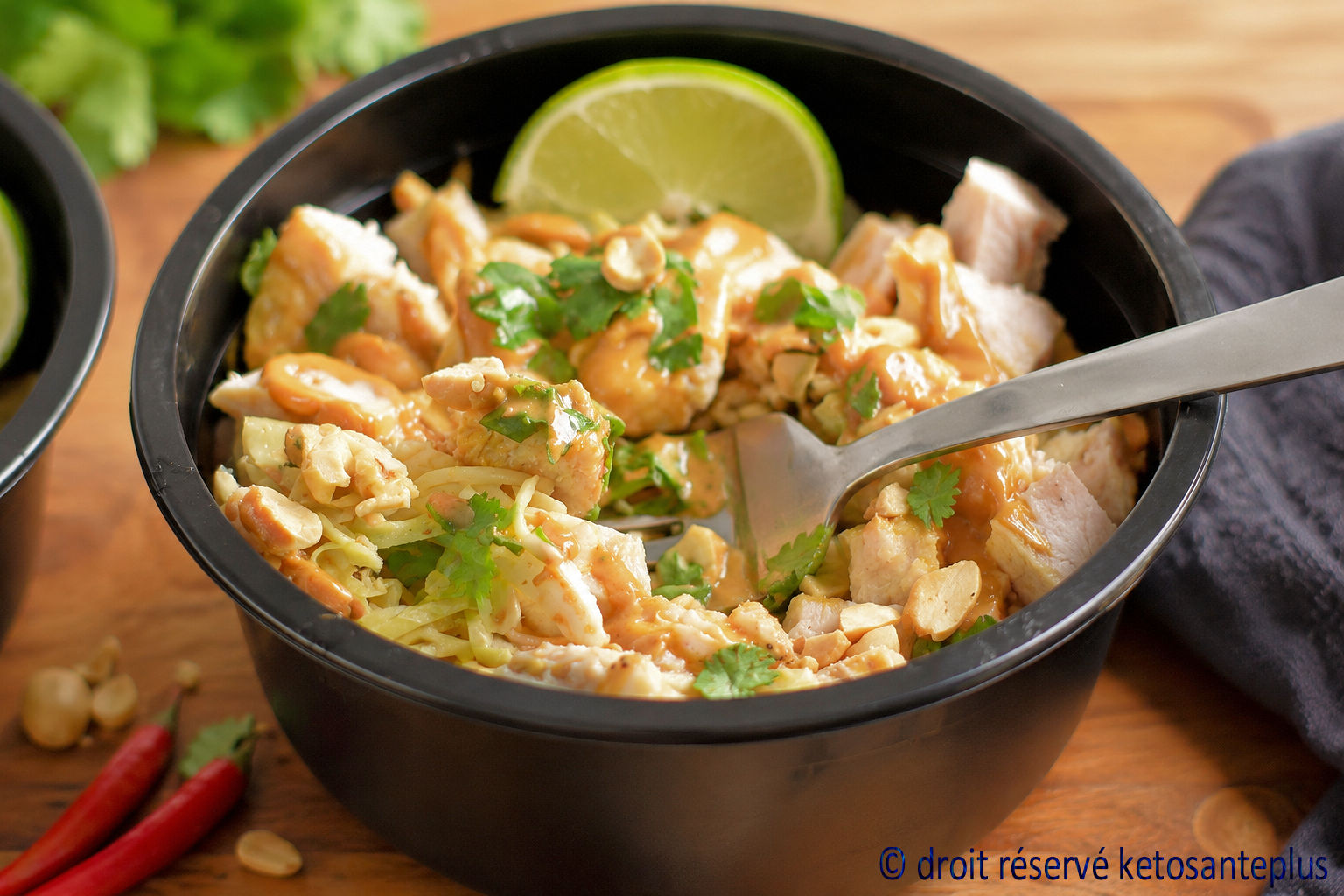Salade thaï au poulet keto